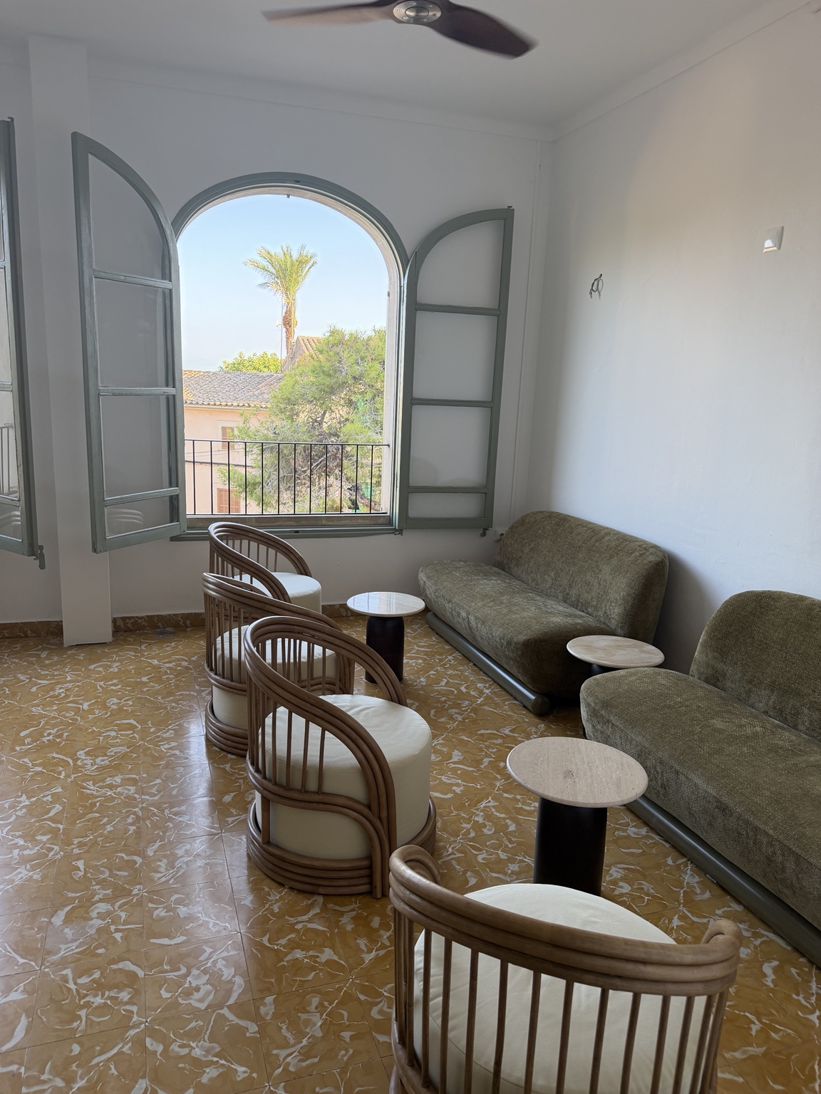 Obere Etage mit eigener Bar und Meerblick im SA PLAÇA